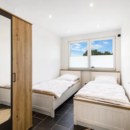 Modern In On Location *