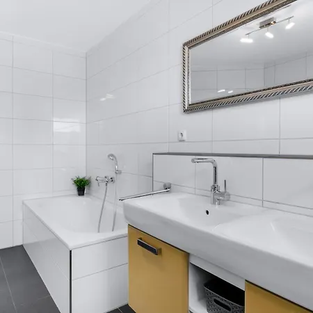 公寓 Modern In On Location