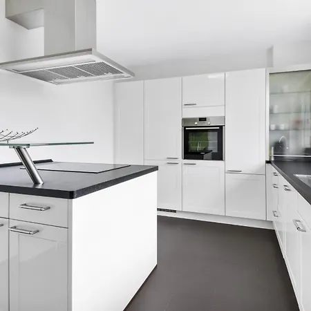 Modern In On Location *