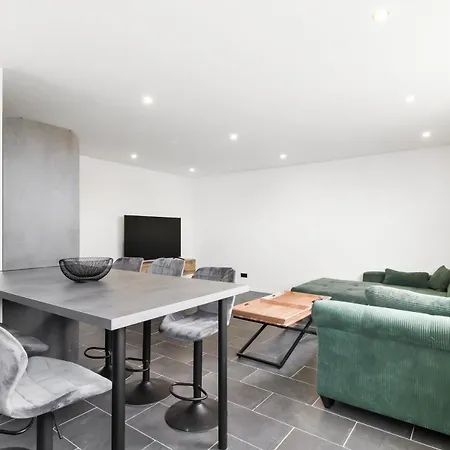 Modern In On Location