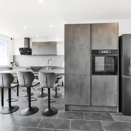 Modern In On Location Apartment *
