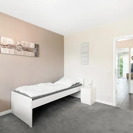 Modern In On Location Apartment *