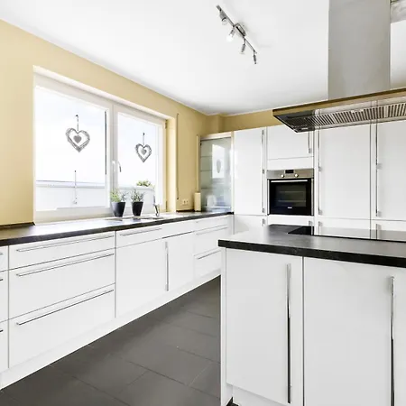 Modern In On Location Apartment *