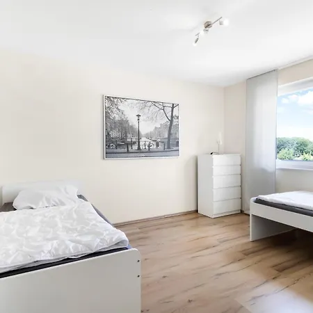 Modern In On Location Apartament *