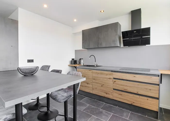 Modern In On Location Apartman