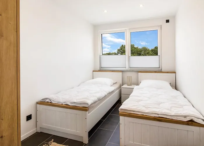 Modern In On Location *