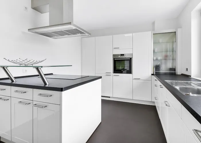 Modern In On Location *