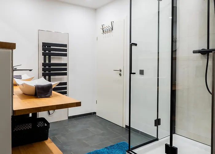 Modern In On Location *